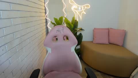 Chiara  online show from February 9, 3:00 am