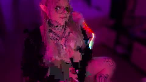 Chi online show from May 2, 10:15 pm
