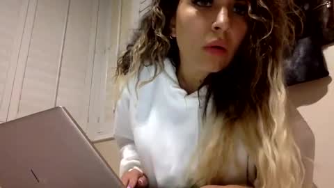 chicagobabe312 online show from September 25, 8:21 am