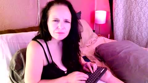 Amanda Chickens online show from December 2, 10:13 am