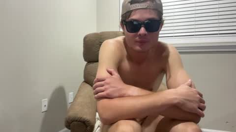 chill_fit_guy online show from August 7, 1:48 am