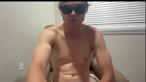 chill_fit_guy online show from August 8, 2:21 am