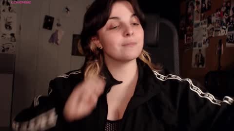 Saya online show from November 30, 9:11 pm