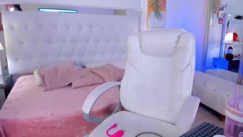 Chloe online show from December 20, 12:01 pm