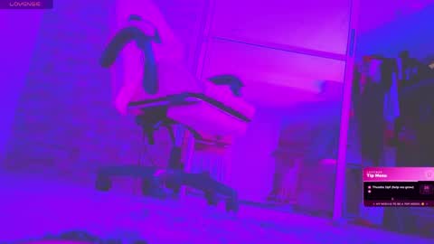 chloe_cooperr online show from May 7, 9:27 am