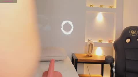 chloe online show from March 26, 5:29 pm