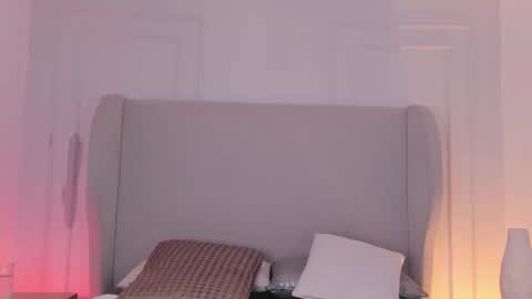 Chloe online show from October 25, 1:11 pm