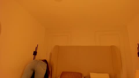 Chloe online show from December 17, 12:45 pm