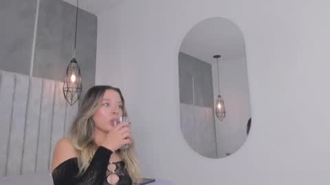 Chloe online show from February 26, 1:32 pm