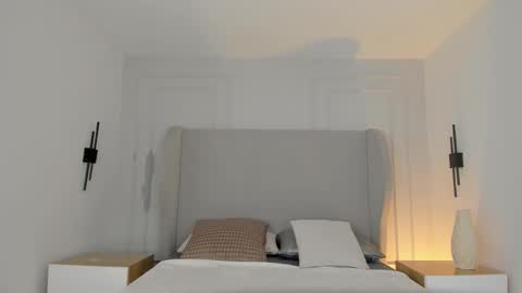 Chloe online show from November 3, 1:01 pm