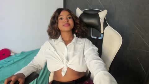 chloe online show from October 18, 7:40 pm