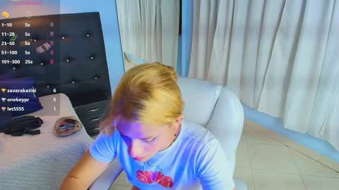 CHLOE online show from December 6, 11:52 pm