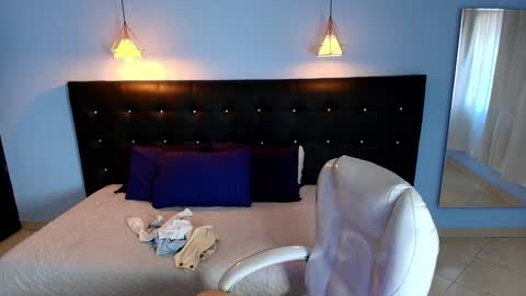 CHLOE online show from December 23, 8:47 pm