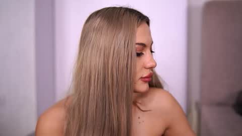 Chloe GraceeX online show from February 6, 10:45 pm