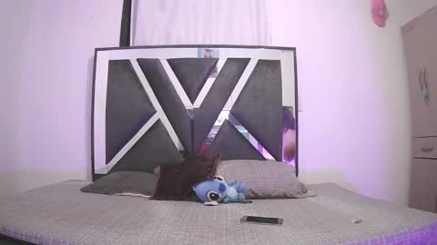 Chloe and Danna online show from January 6, 3:32 am