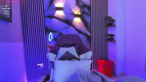 chloe_jacksonn online show from April 22, 11:34 pm