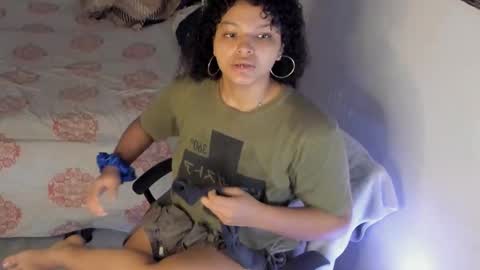 chloe_kisses online show from March 20, 11:37 am