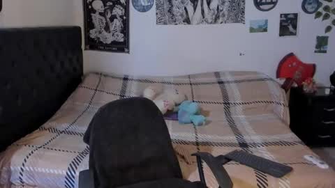 chloe_kisses online show from September 22, 11:14 am