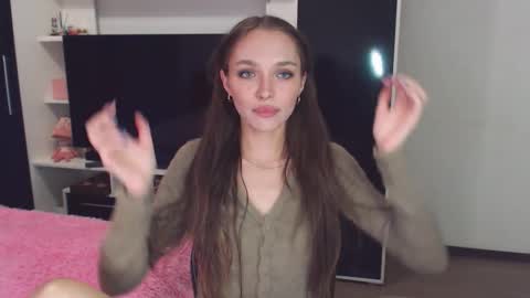 Chloe online show from September 24, 4:14 pm