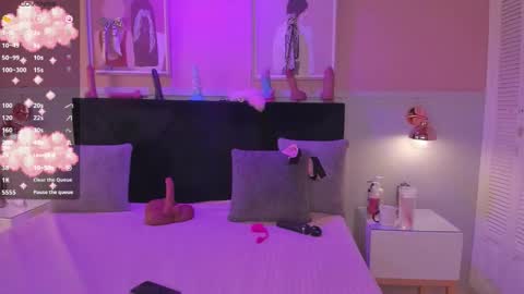   online show from February 25, 8:01 pm