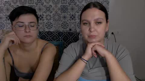 Snapshot of chloe_x_ chatting on March 5, 4:56 am Eva and Sandra online show from March 5, 4:56 am