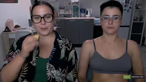 Snapshot of chloe_x_ chatting on September 12, 10:56 pm Eva and Sandra online show from September 12, 10:56 pm