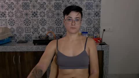Snapshot of chloe_x_ chatting on February 27, 8:02 am Eva and Sandra online show from February 27, 8:02 am