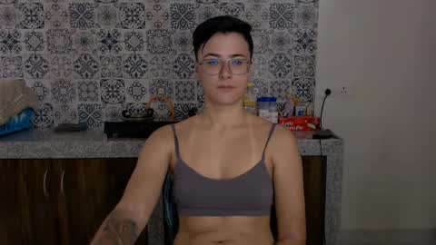 Snapshot of chloe_x_ chatting on February 27, 4:35 am Eva and Sandra online show from February 27, 4:35 am