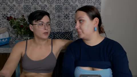 Snapshot of chloe_x_ chatting on March 8, 3:45 pm Eva and Sandra online show from March 8, 3:45 pm