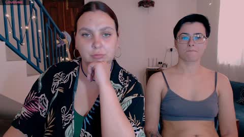 Snapshot of chloe_x_ chatting on January 22, 10:07 am Eva and Sandra online show from January 22, 10:07 am