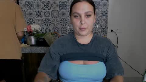 Snapshot of chloe_x_ chatting on February 21, 2:06 pm Eva and Sandra online show from February 21, 2:06 pm