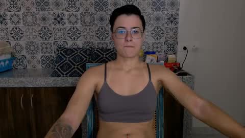 Snapshot of chloe_x_ chatting on March 12, 11:42 am Eva and Sandra online show from March 12, 11:42 am