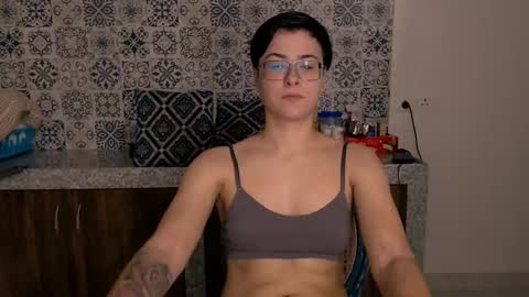 Snapshot of chloe_x_ chatting on February 9, 3:56 pm Eva and Sandra online show from February 9, 3:56 pm