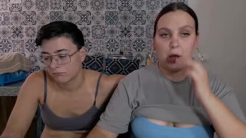 Snapshot of chloe_x_ chatting on March 5, 8:00 am Eva and Sandra online show from March 5, 8:00 am