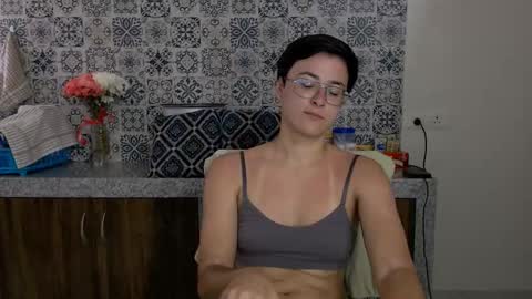 Snapshot of chloe_x_ chatting on February 17, 5:14 am Eva and Sandra online show from February 17, 5:14 am