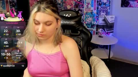 Snapshot of chloebloss0m chatting on February 28, 4:31 pm Boni online show from February 28, 4:31 pm