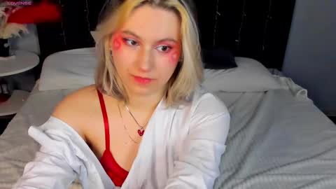 Snapshot of chloebloss0m chatting on February 14, 11:10 am Boni online show from February 14, 11:10 am