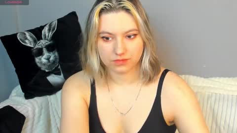 Snapshot of chloebloss0m chatting on February 20, 5:12 am Boni online show from February 20, 5:12 am