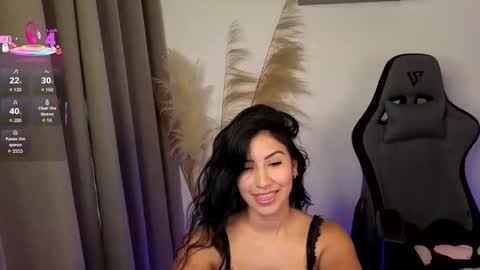 Chloe online show from May 11, 2:45 pm