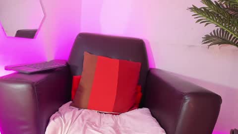 Chloe  online show from March 5, 11:05 pm