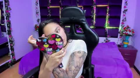 ChloeeThompson online show from February 18, 2:59 am