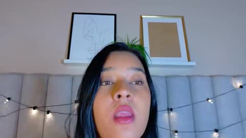 C H L O E  online show from March 2, 5:08 am