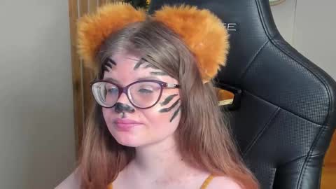 ChloeHalses online show from February 10, 6:44 pm