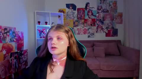 ChloeHalses online show from June 4, 4:13 pm