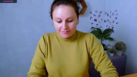 Chloe online show from October 14, 4:10 pm