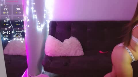 Snapshot of chloelopez_ chatting on December 11, 1:05 am chloelopez_ online show from December 11, 1:05 am