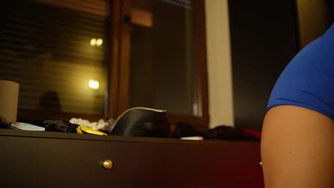 chloemin_ online show from February 21, 8:28 am