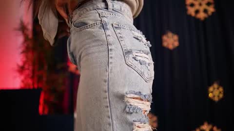 chloemin_ online show from December 16, 7:58 am