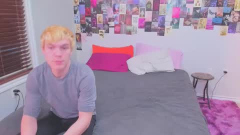 Chloe Night  Milo Night online show from January 26, 6:07 am