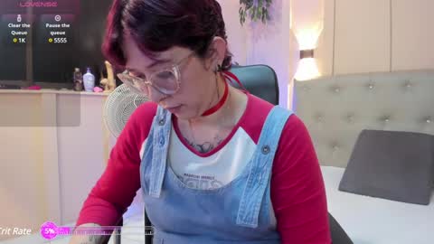 Snapshot of chloerossee chatting on January 25, 1:32 am Chloe rosse online show from January 25, 1:32 am